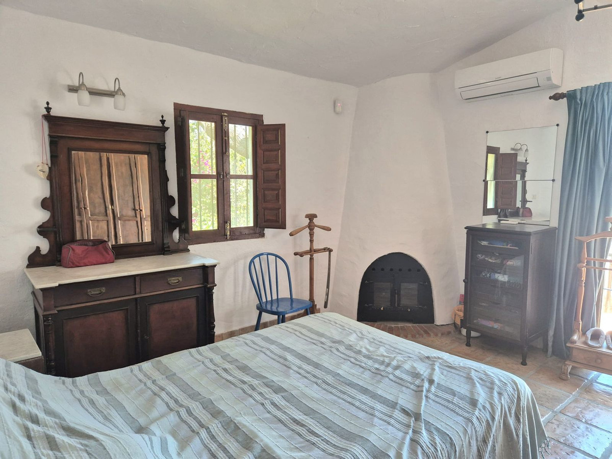 c2bf521605ec2eee44d5cf74aaad3167 - 16