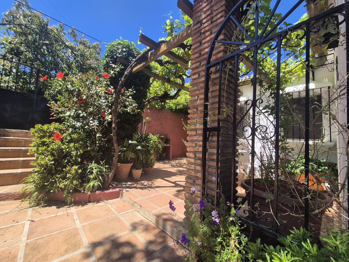 c2bf521605ec2eee44d5cf74aaad3167 - 2