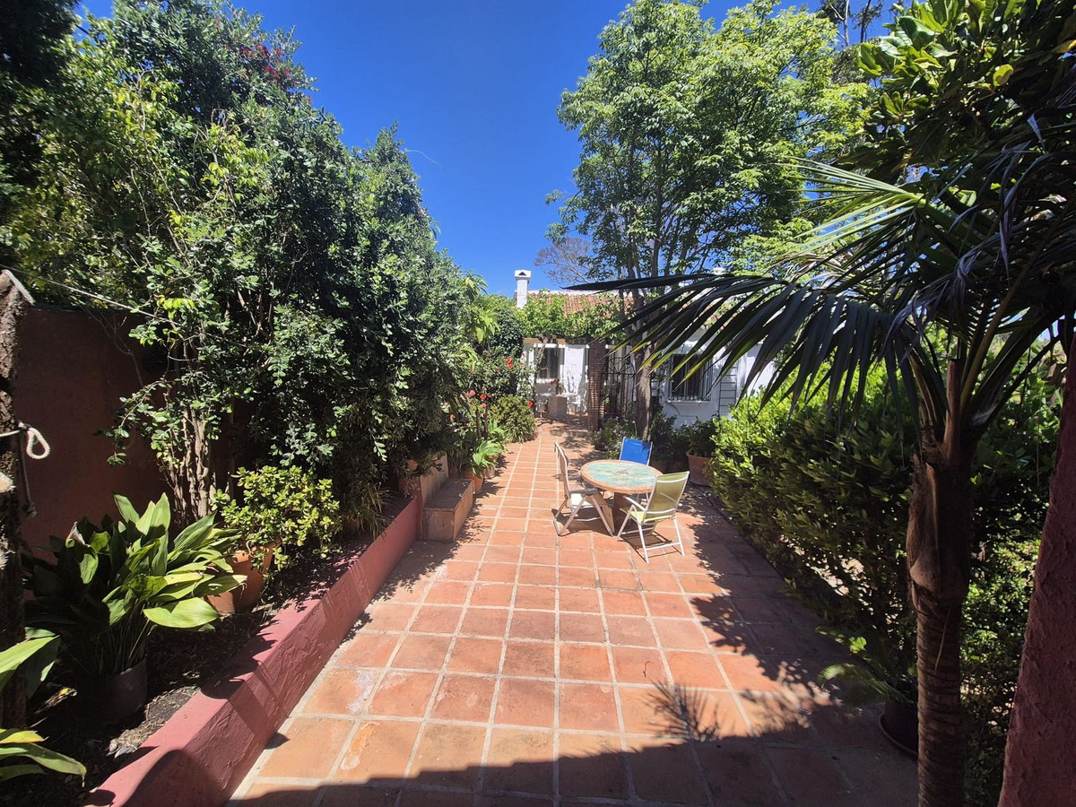 c2bf521605ec2eee44d5cf74aaad3167 - 37