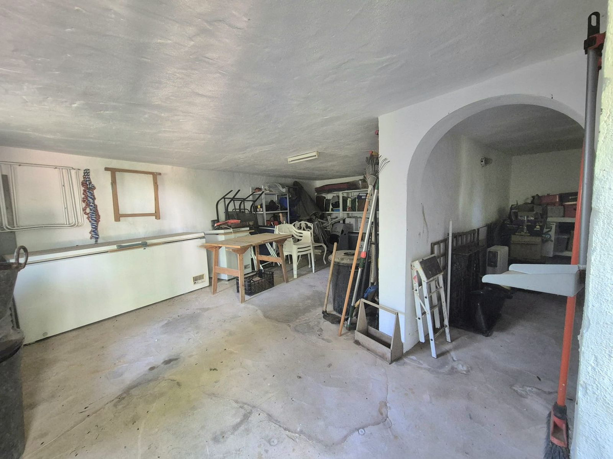 c2bf521605ec2eee44d5cf74aaad3167 - 39