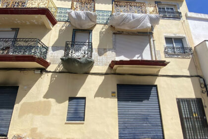 c2de56bf084ee8068056aad2db4aabcf - 1