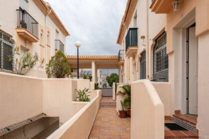 cc9d54f1560e597b42283b00e1404029 - 23