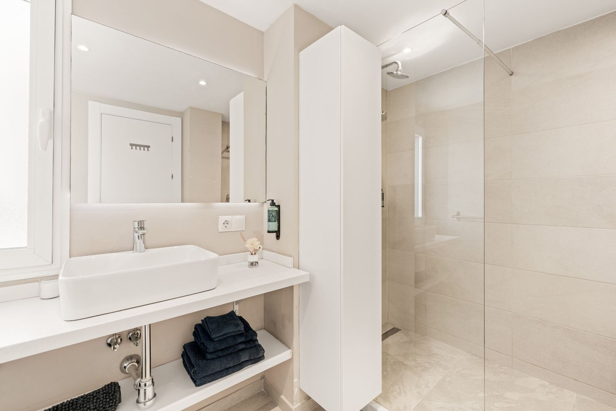 d22b2aa8570df92e626c25a579bbb72e - 4