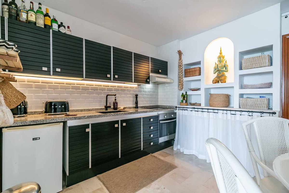 d2abe34c92cf0b94c308a817513a6e0b - 16