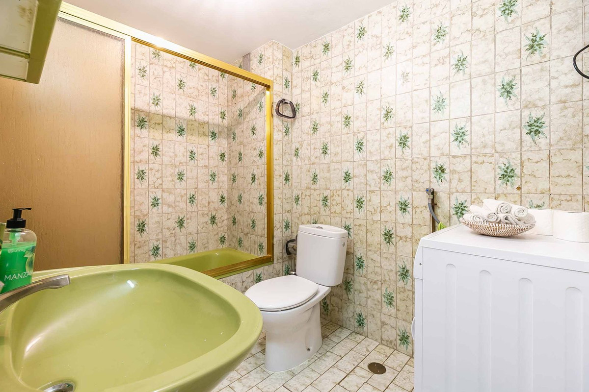 d2abe34c92cf0b94c308a817513a6e0b - 24