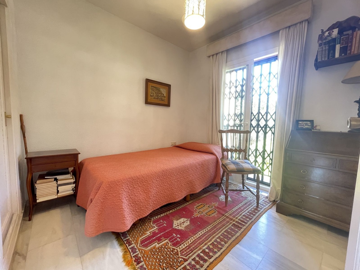 d2cbee31f981ff4113199acf73e89b62 - 12