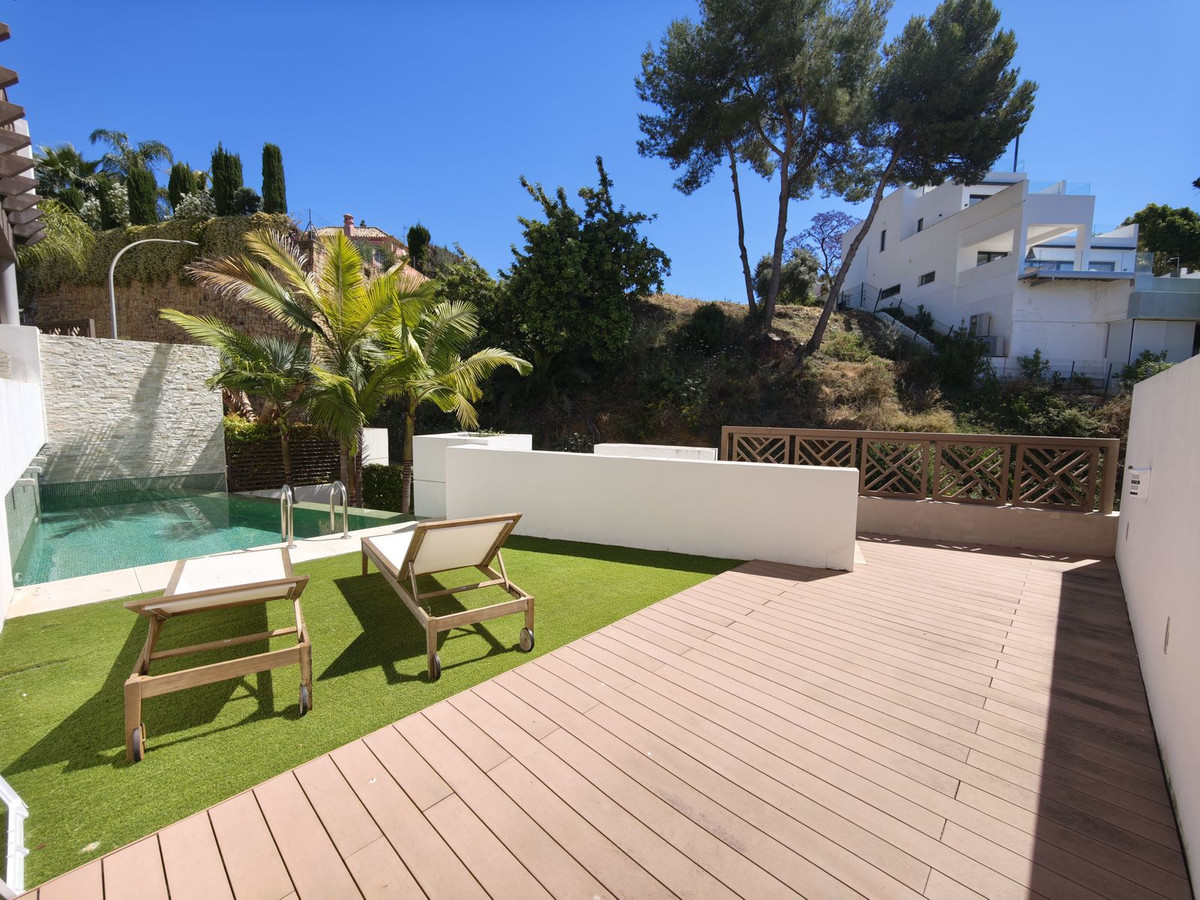 f7f22e0050ab21396efc59177cdbad25 - 1