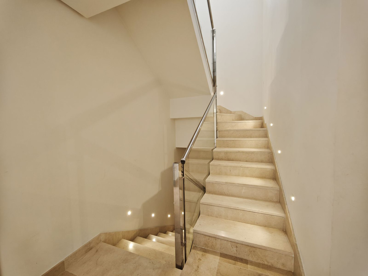 f7f22e0050ab21396efc59177cdbad25 - 17