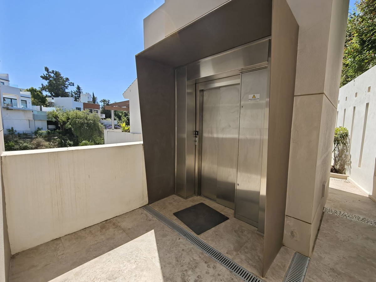 f7f22e0050ab21396efc59177cdbad25 - 35