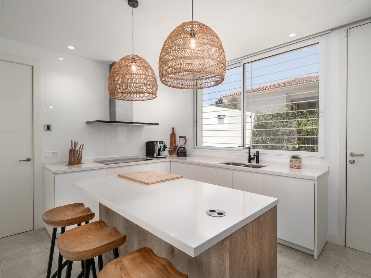 1947e143d1147318547833de0a4009d4 - 11