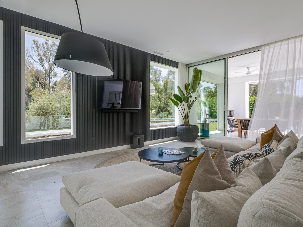 1947e143d1147318547833de0a4009d4 - 16