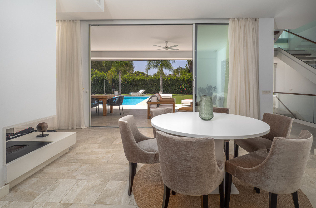 1947e143d1147318547833de0a4009d4 - 18