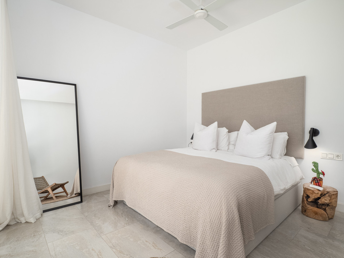 1947e143d1147318547833de0a4009d4 - 32