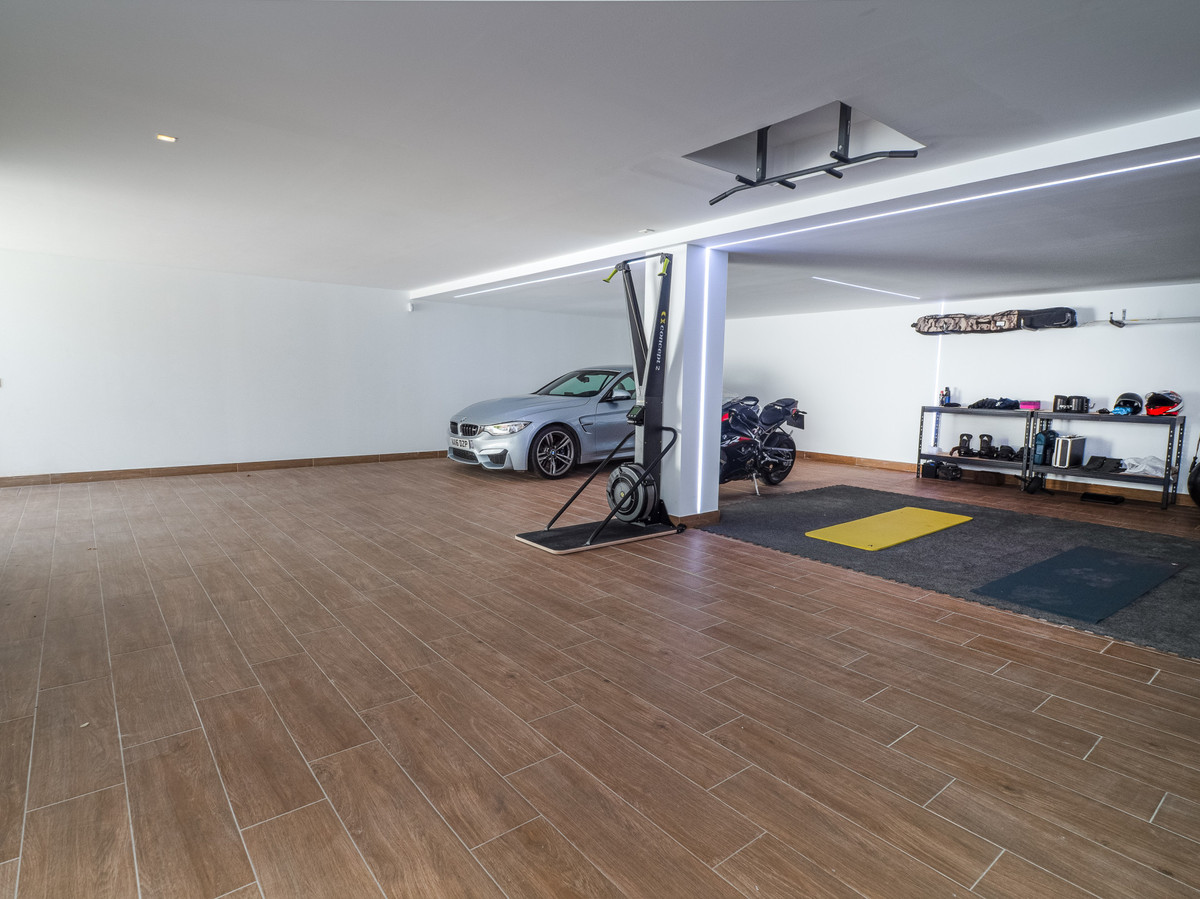 1947e143d1147318547833de0a4009d4 - 36