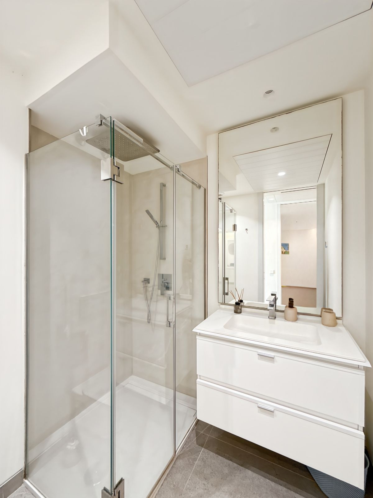 37b8a706f69845504ea222928a113613 - 44