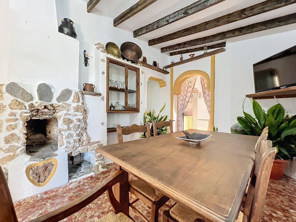 6c89de9f1327ad37ae6be2a2744349e5 - 11