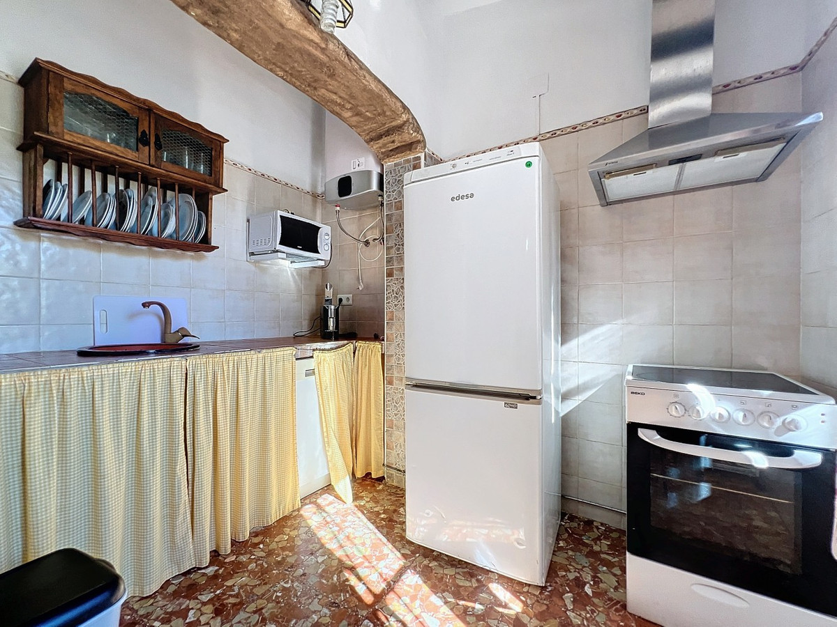 6c89de9f1327ad37ae6be2a2744349e5 - 16