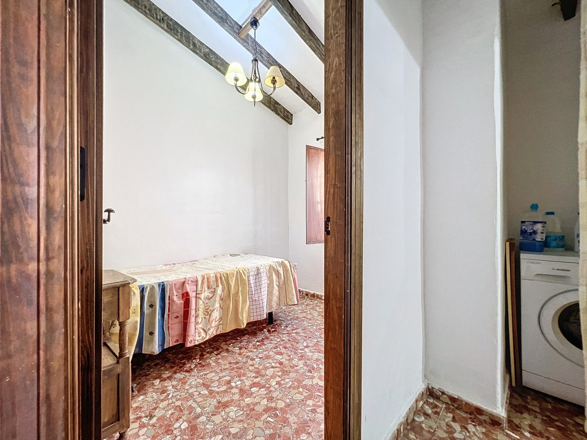 6c89de9f1327ad37ae6be2a2744349e5 - 24