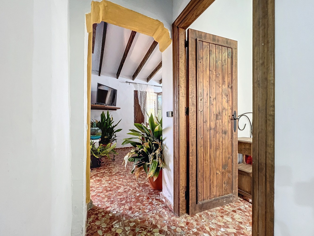 6c89de9f1327ad37ae6be2a2744349e5 - 27