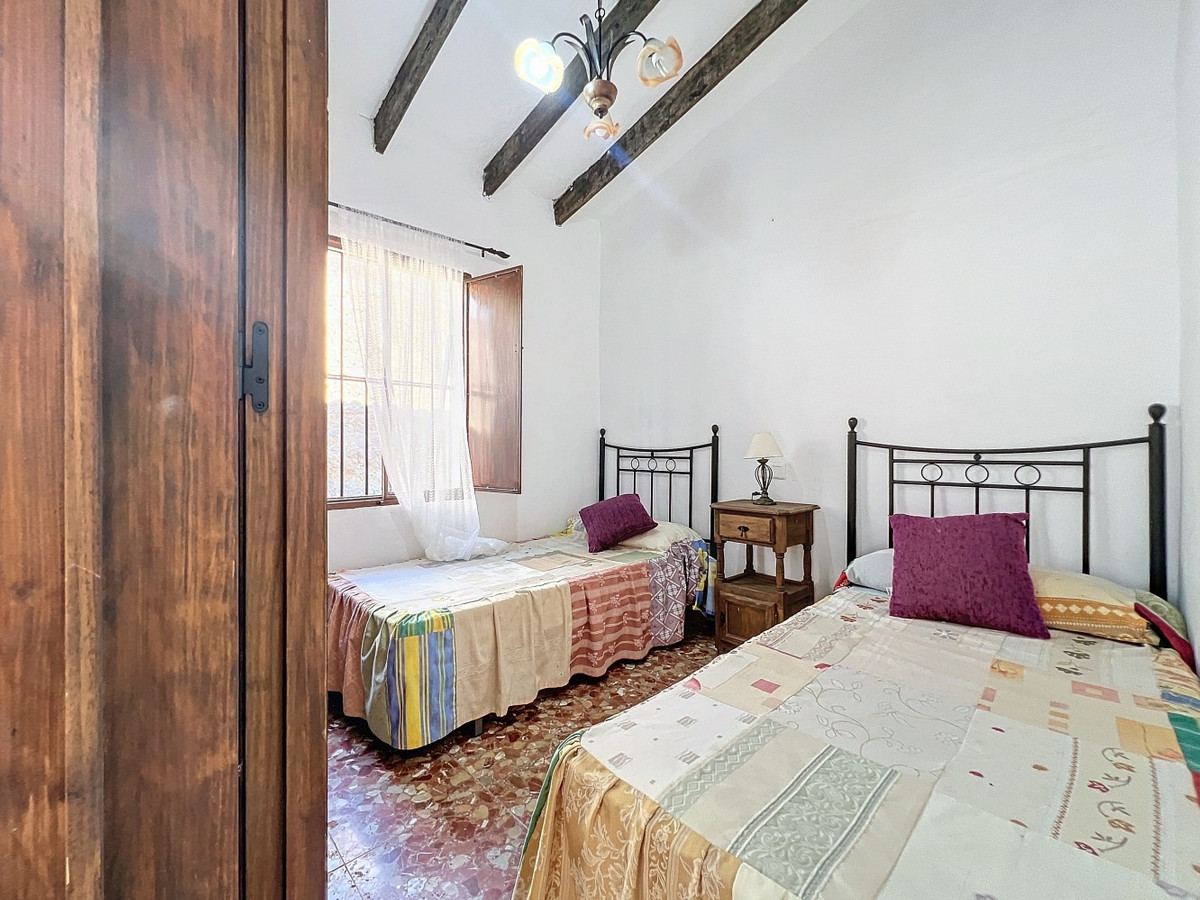 6c89de9f1327ad37ae6be2a2744349e5 - 28