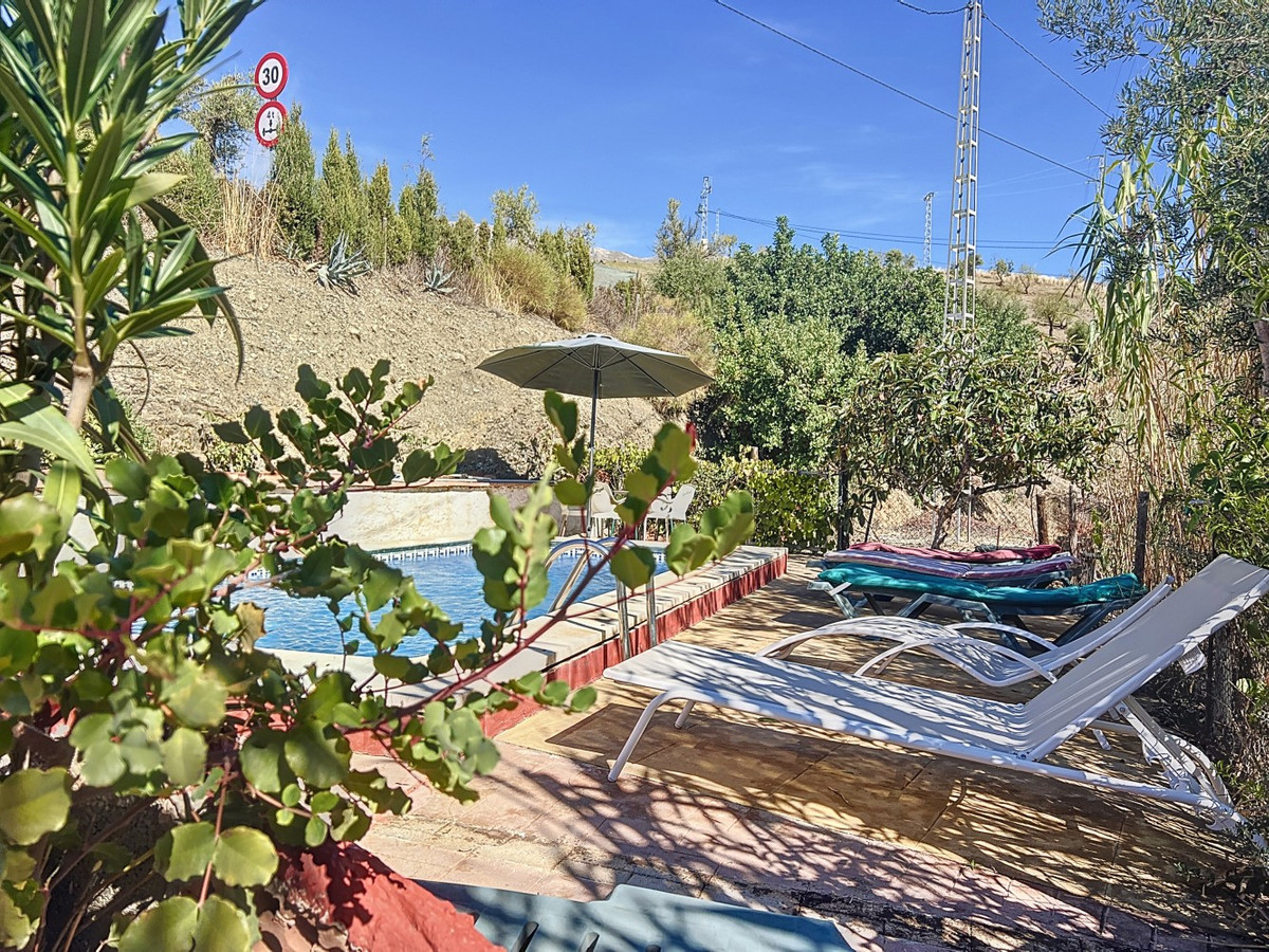 6c89de9f1327ad37ae6be2a2744349e5 - 34