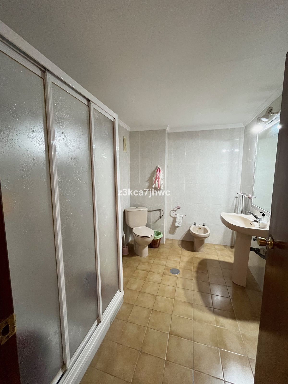 9b4fec3b608a8e69f57cc237ab5b1e5f - 25