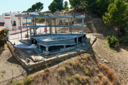 d38c1a94e1b53d60e50e55a5a1836ec4 - 38