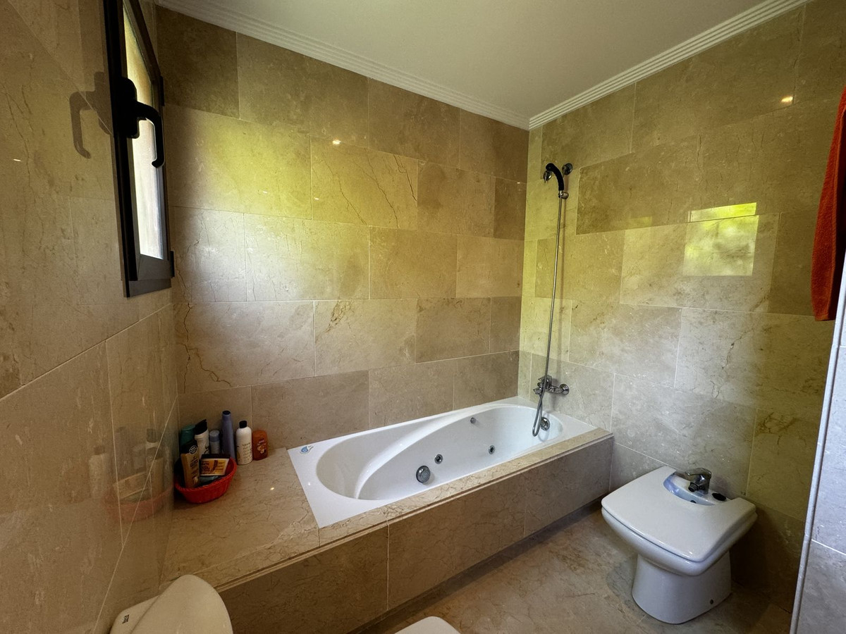 e35a96987aa683fea7fb1e0fa3ead17a - 12