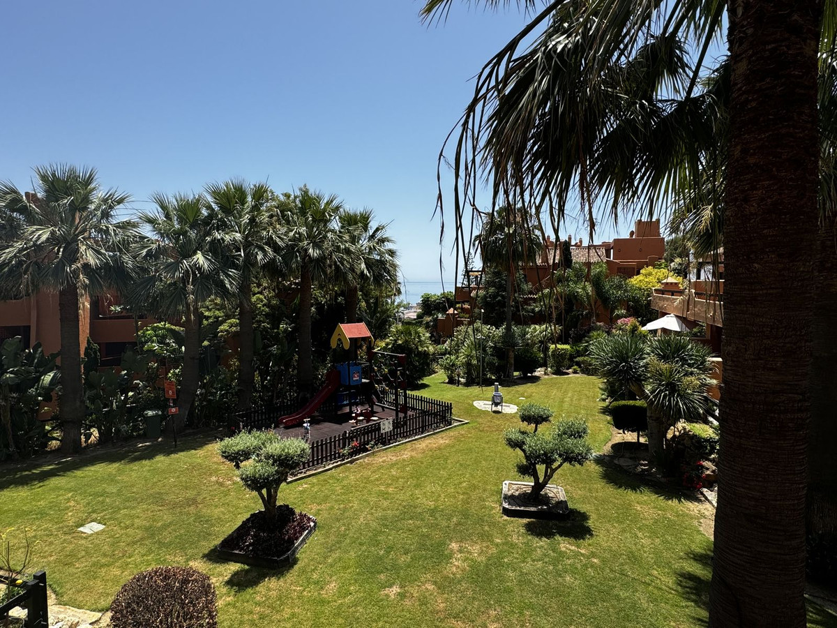 e35a96987aa683fea7fb1e0fa3ead17a - 22