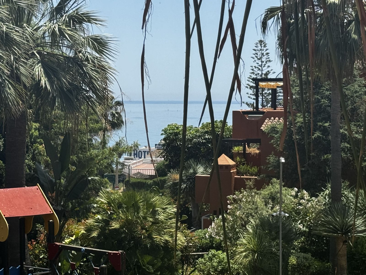 e35a96987aa683fea7fb1e0fa3ead17a - 23