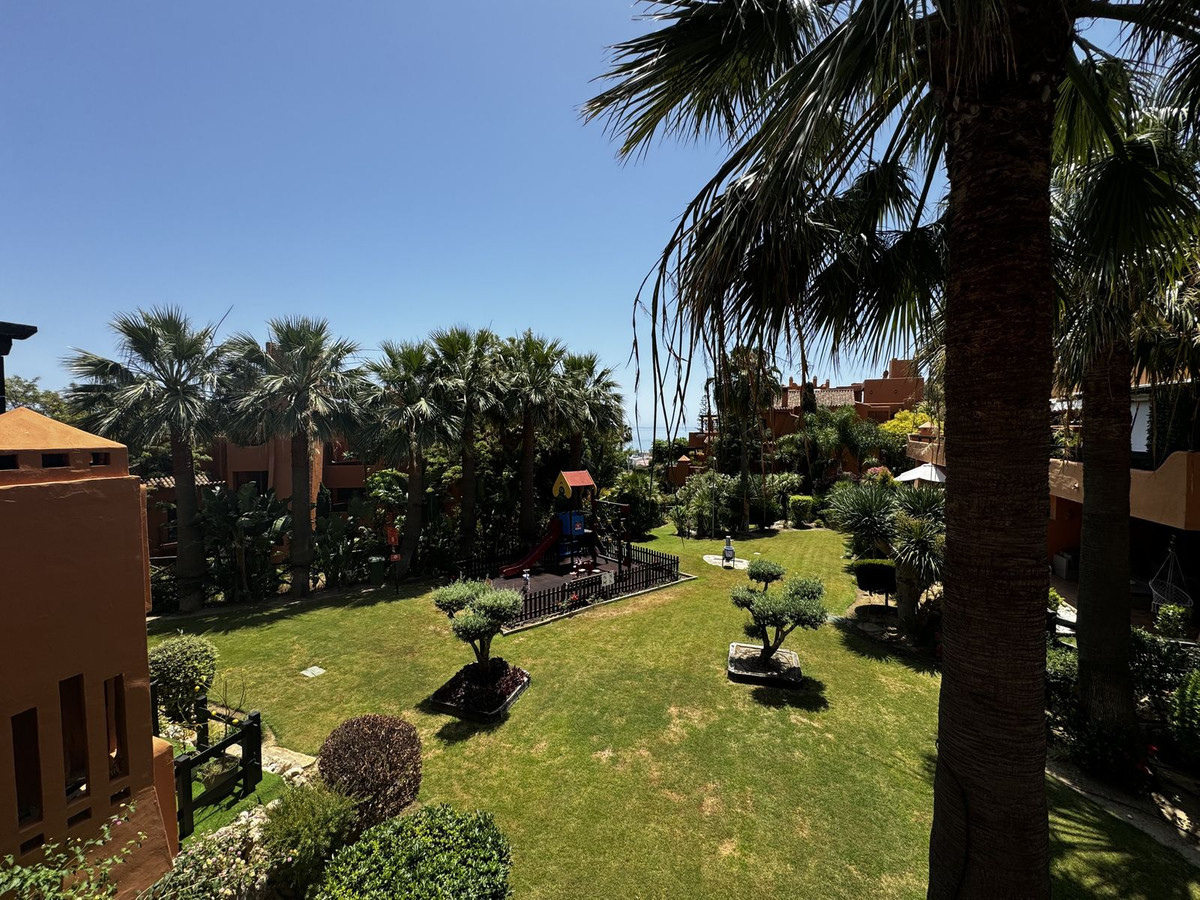 e35a96987aa683fea7fb1e0fa3ead17a - 24