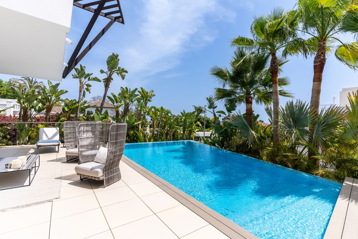 13b96cc2bc62bd199011b23ef5e41b2e - 18