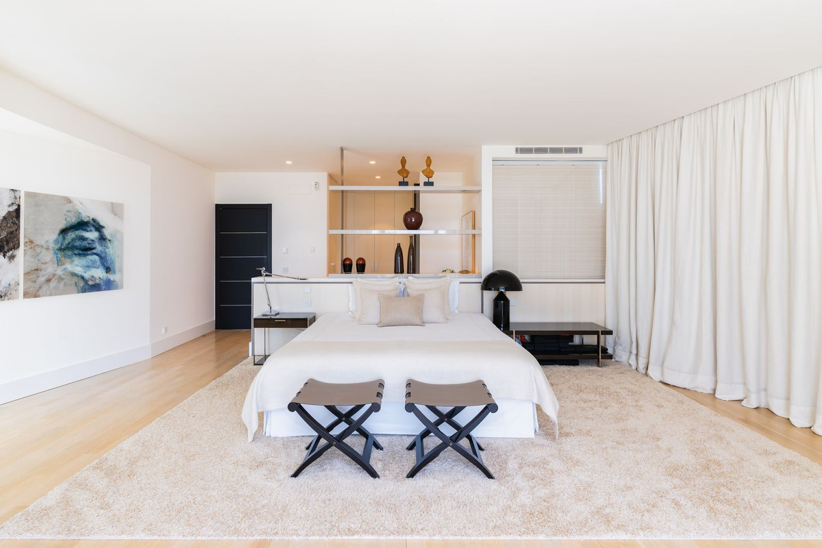 13b96cc2bc62bd199011b23ef5e41b2e - 21