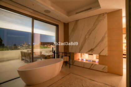 18fd5a41bc8322a655d77e22f1df0632 - 53