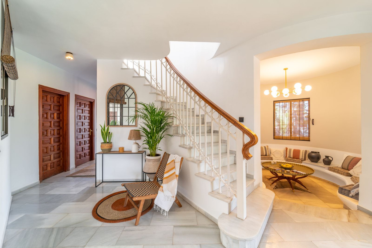 216fa95612e33bceb2d9e34650c85211 - 11