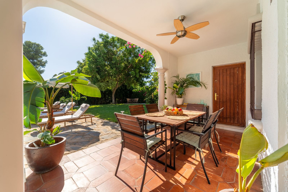 216fa95612e33bceb2d9e34650c85211 - 12