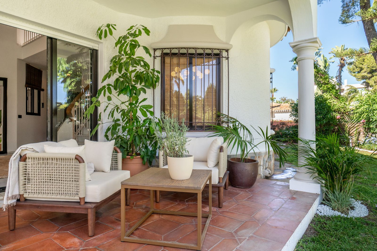 216fa95612e33bceb2d9e34650c85211 - 13