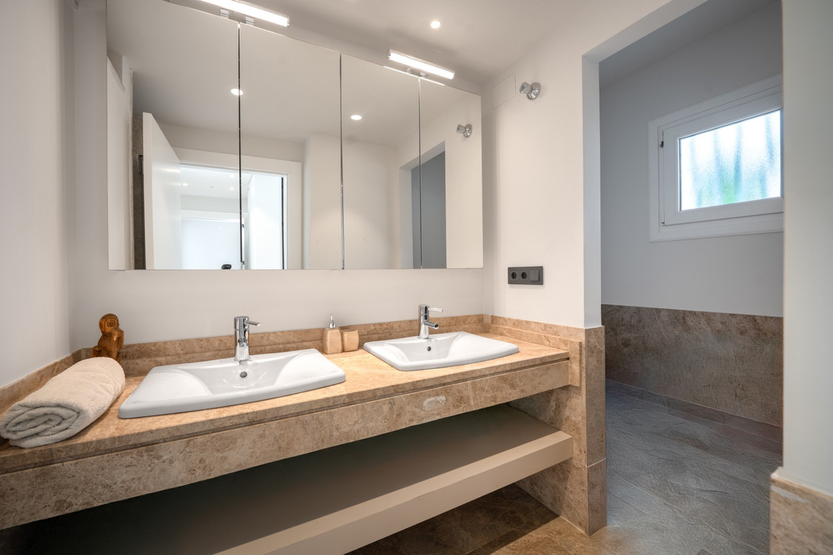 2ce69f4a111315f6bb629c5f45077a99 - 31