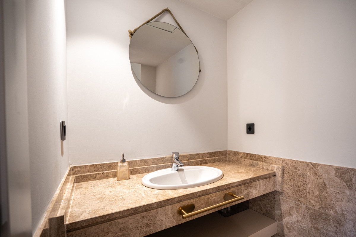 2ce69f4a111315f6bb629c5f45077a99 - 32