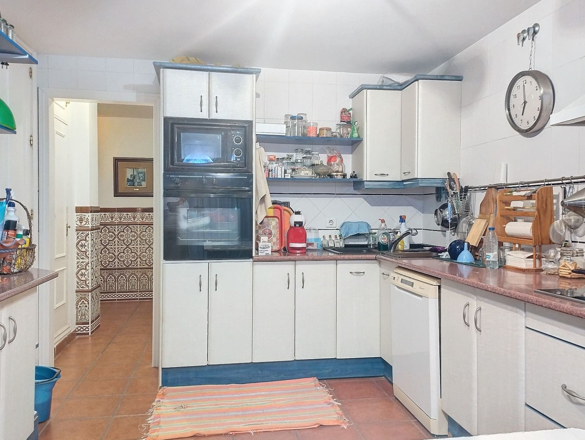 2f9664415ee13ec27c458527926fd00a - 12