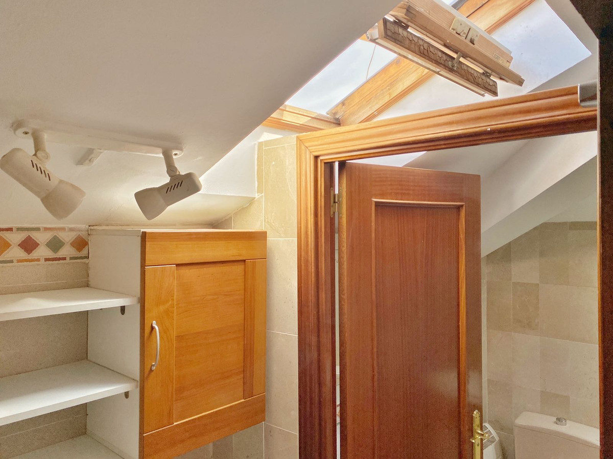 375185d8024a4fbe23eb1a4783d55f73 - 32