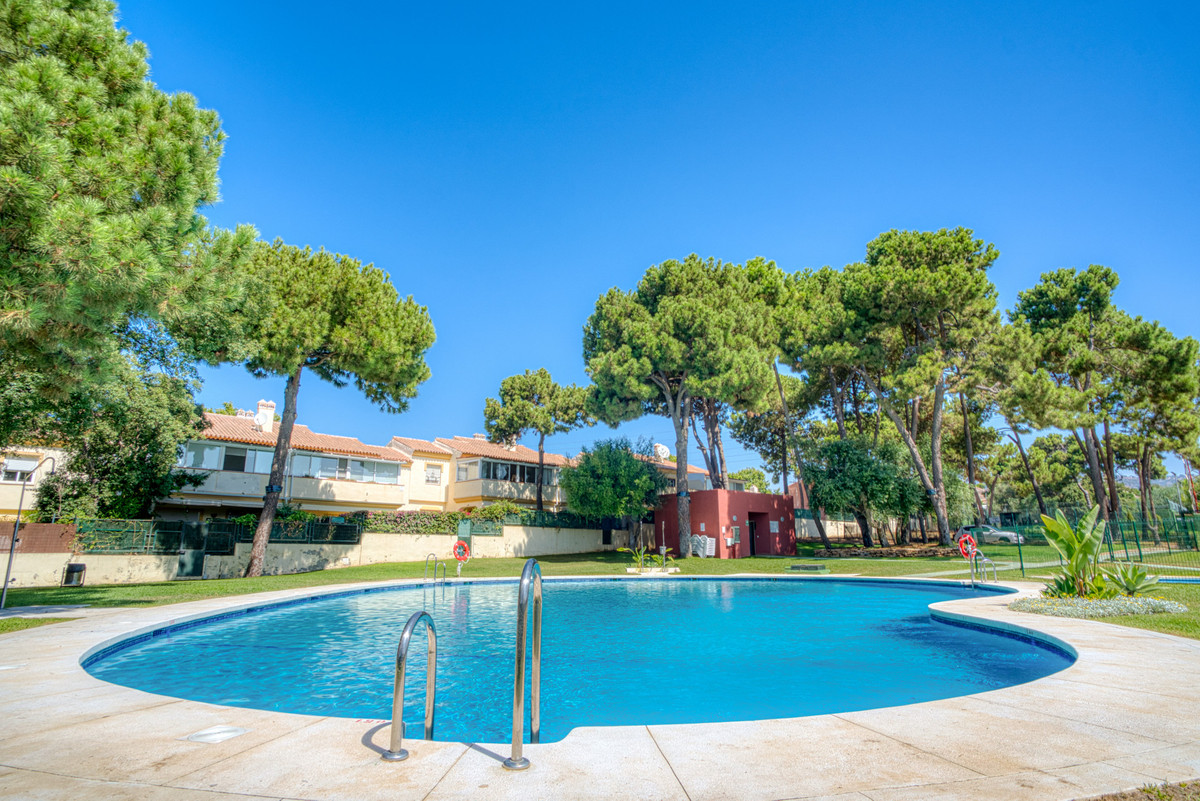 52c8a781d77abbe76c682140480a33f8 - 1