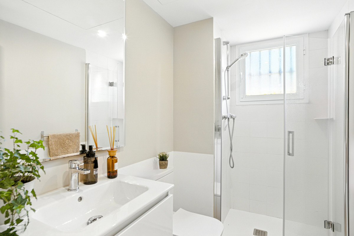 52c8a781d77abbe76c682140480a33f8 - 14