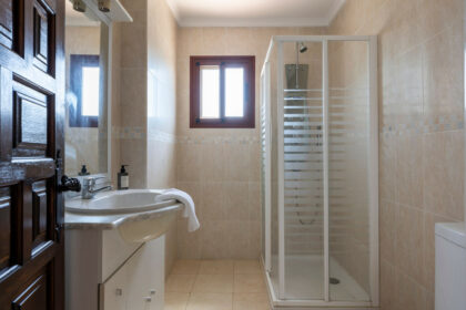 5d5fb2ac575b4542dbac063befffd99f - 28