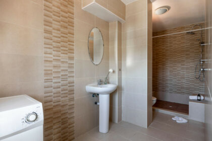 5d5fb2ac575b4542dbac063befffd99f - 33