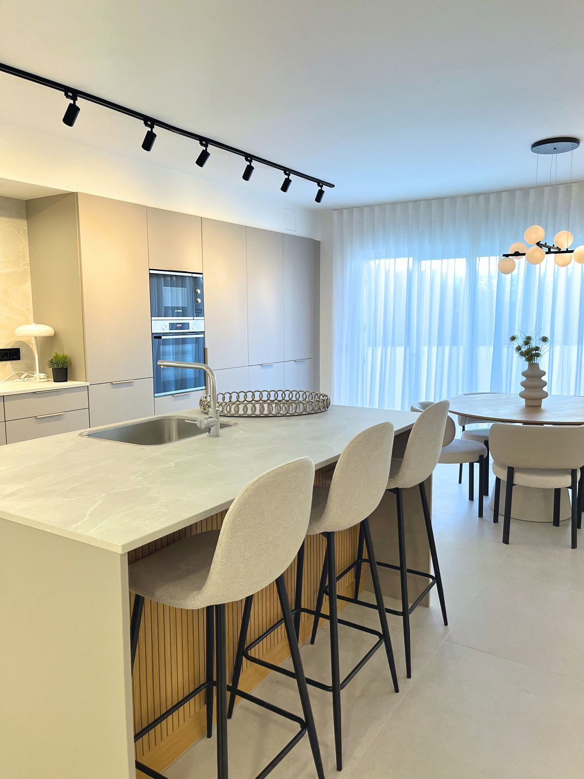 5e8d9bb101d318e05c5fea7ea1600647 - 10