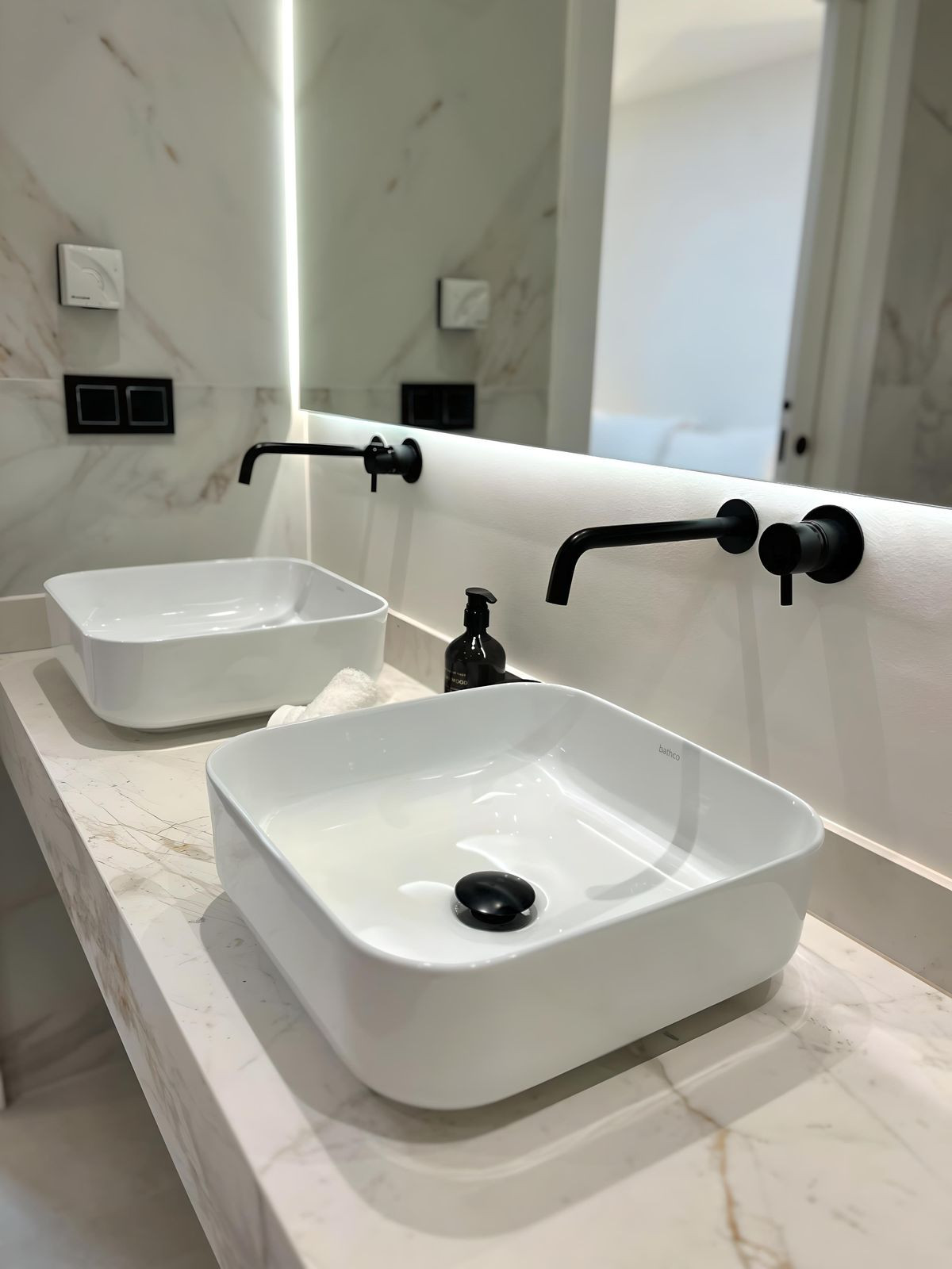 5e8d9bb101d318e05c5fea7ea1600647 - 32