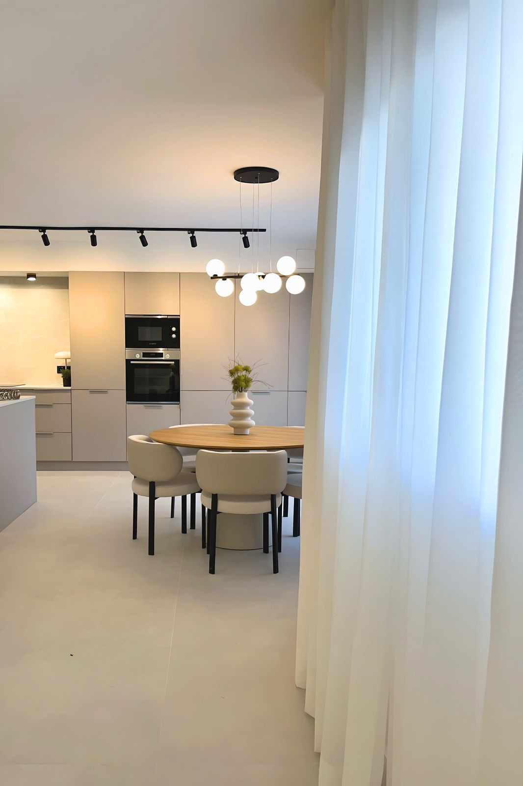 5e8d9bb101d318e05c5fea7ea1600647 - 34