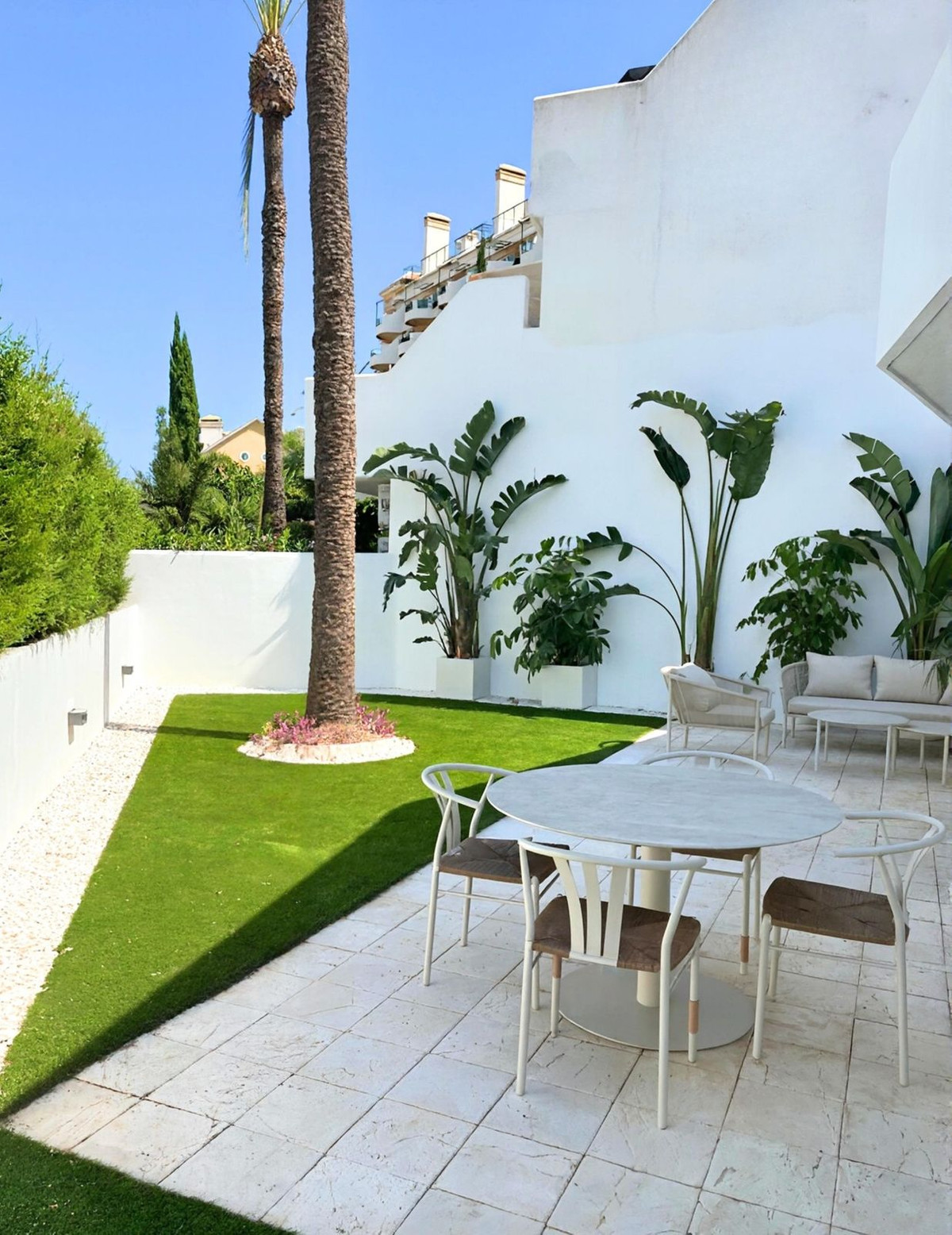 5e8d9bb101d318e05c5fea7ea1600647 - 35