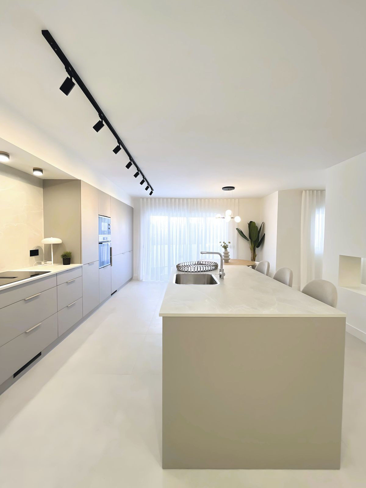 5e8d9bb101d318e05c5fea7ea1600647 - 9